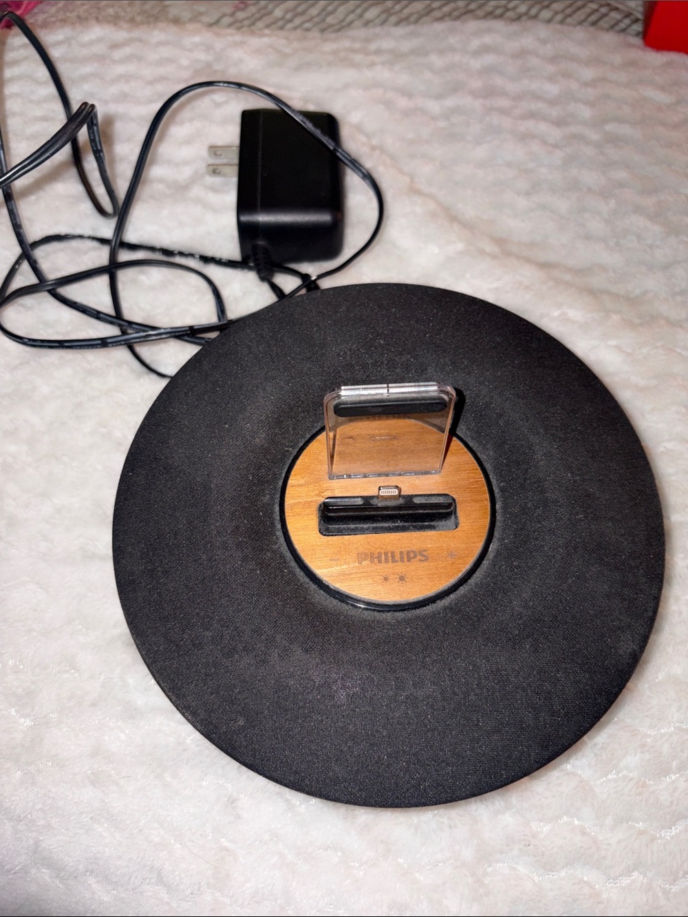 Philips Black and Wood-Tone Round Docking Speaker